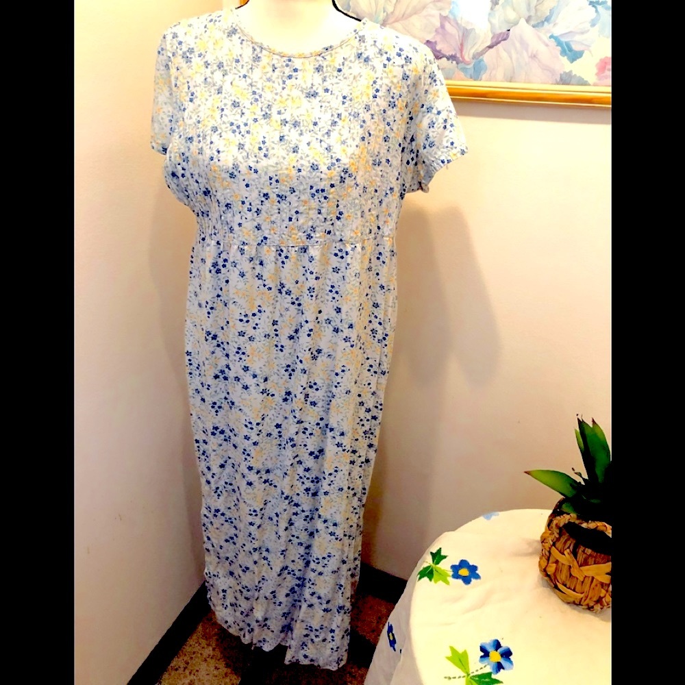 VTG Liz Wear Petites floral maxi cottage core dress. Size 14